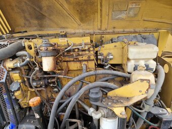 nakladač Caterpillar TH62 - 5