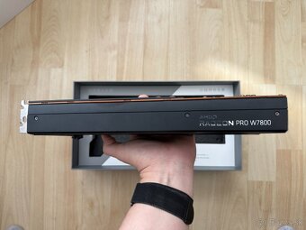 AMD Radeon PRO W7800 32 GB - 5