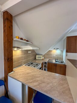 Prenájom priestrannej Garsónky v Seredi 38m2 – Kúpeľné Nám. - 5