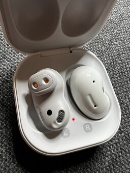 Samsung Galaxy Buds Live SM-R180 biele /SUPER CENA/ - 5