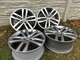 R-line Volkswagen Salvador R18 originál - 5