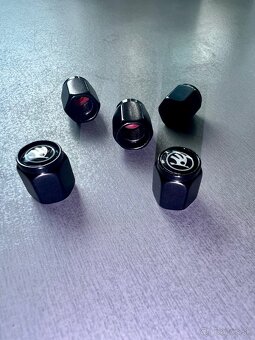 Krytky na disky elektrony Škoda + ventilkové krytky - 5