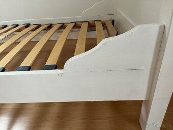Drevená posteľ s matracom - 5