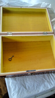 Drevená vyrezávaná šperkovnica - 5