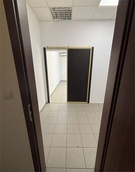 Na prenájom obchodný priestor v centre Sc na Moyzesovej ul. - 5