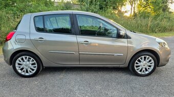 Predám Renault Clio Exclusive 1.6 automat - 5