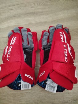 Predám hokejové rukavice CCM - 5