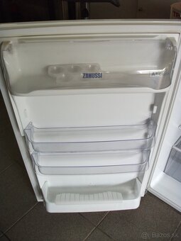 Vstavaná,zachovalá chladnička zn.ZANUSSI. - 5