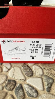 Tretry Specialized Black vel.45 - 5