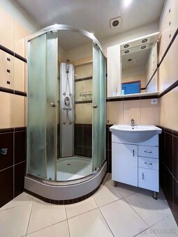 Veľký a slnečný 3 izbový byt s balkónom, Na Lúkach, Levice - 5