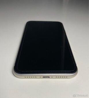 iPhone 11 White, batéria 87% - 5