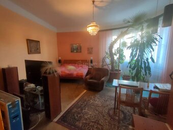 Predaj: 2/3-ny veľkého rodinného domu s garážou v centre Ži - 5