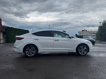Hyundai Elantra - 5