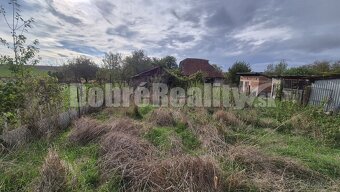 Veľký pozemok s domom. - 5