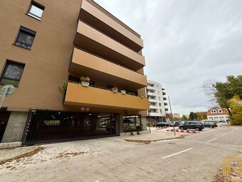 NA PRENÁJOM GARÁŽOVÉ STÁTIE, SADOVÁ UL. SENICA - 5