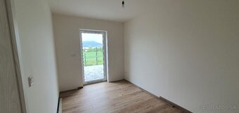 SKOLAUDOVANÉ Na predaj 3 a 4 izb. RD, Red oak, Lužianky - 5