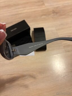 Prada PR 17WS slnečné okuliare - sivé (PR1) - 5