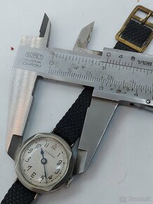 Predám funkčné starožitné náramkové hodinky FATHMA - 5