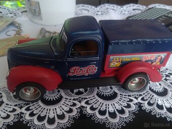 Predam Ford 1:18 Golden - 5