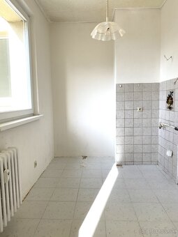 PREDAJ VEĽKÝ 1 IZBOVÝ BYT SARATOVSKÁ ULICA BA DÚBRAVKA - 5