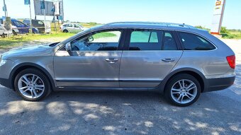ŠKODA SUPERB COMBI 2.0 TDI. - 5
