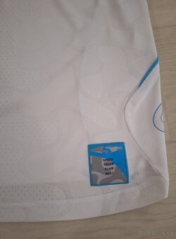 Biele tričko značky Umbro - 5