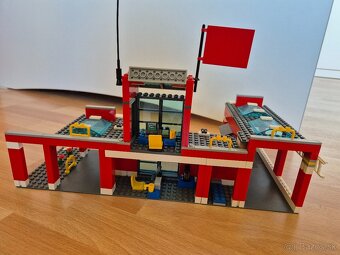 LEGO City 7945 Hasičská stanica - 5