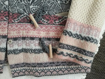 Predám veľmi teplý, krásny dámsky sveter "S" - 5