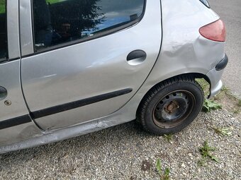 Predám peugeot206 na náhradné diely - 5