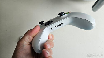 Joypad / Joystick na Xbox One, One S, Series S, Series X - 5