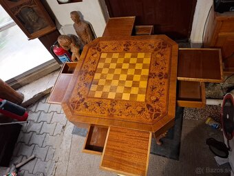 Predám starožitný intarzovaný šachový hráčský stolík 80cm x - 5