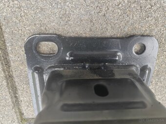 mercedes - výstuha zadného nárazníka - 5