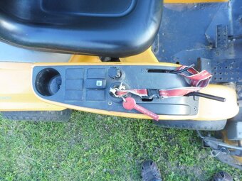 predám kosačku STIGA. rider má pohon 4x4, profesional - 5