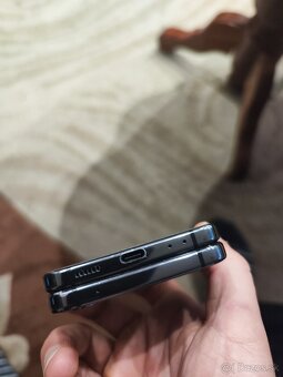 Samsung Galaxy Z Flip 4 - 5