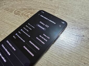 Samsung s23 5g v super stave nema skoro ziadne znamky pouziv - 5