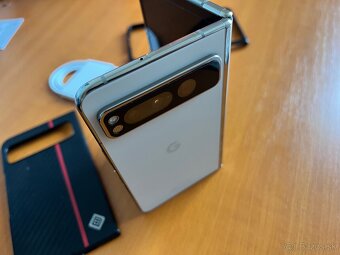 Google Pixel Fold (nejde predná obrazovka) - 5