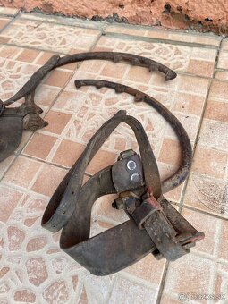 Starožitnosti - spájkovačky, stúpacie železá, vojenský opaso - 5