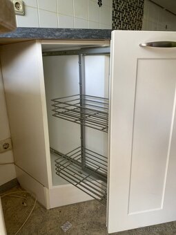 Moderná kuchynská linka so spotrebičmi - 5