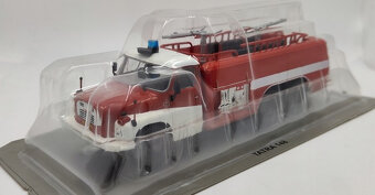 Tatra 148 CAS 32 1:43 - 5
