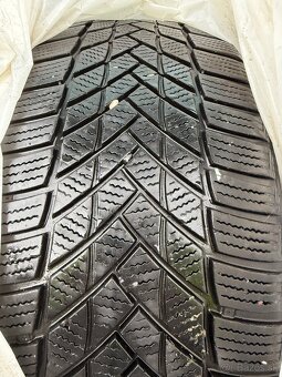 PREDÁM ZIMNÉ GUMY 225/40 R18 - 5