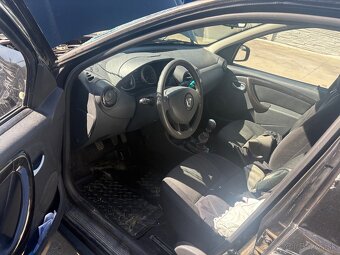 Rozpredam Daciu Duster 1,5dci. 79kw 2012 - 5