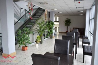 Na prenájom obchodný priestor v centre mesta Komárno, 31,31 - 5