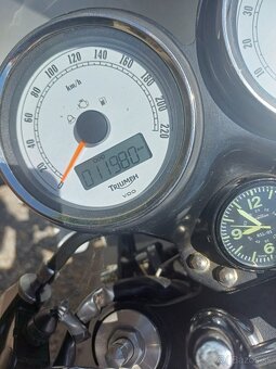 Triumph Thruxton - 5