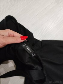 Krátke čierne letné šaty s čipkou - 5