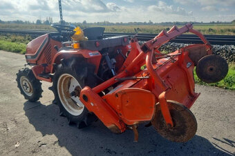 Traktor Kubota B52 z roku 1998 - 5