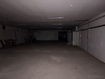 Na prenájom oplotený skladový - 5