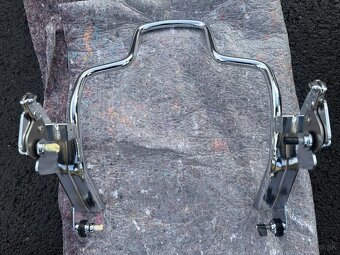 HARLEY DAVIDSON® BREAKOUT M8 SISSYBAR - 5