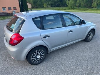 Kia Ceed hatchback, 1.4 benzín, 77kw, r.v.2010 - 5