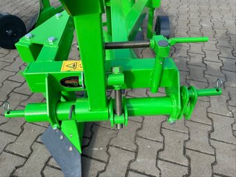 Trojradličný pluh CR-320, pluh za traktor - 5