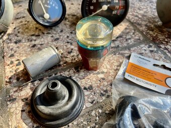 Budíky Škoda veterán - 5